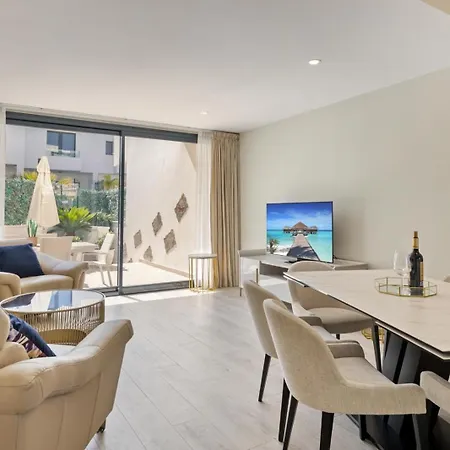 فيلة The White House